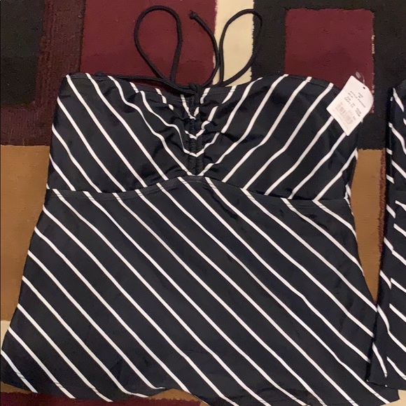 Tops - Picture 2 of 4